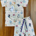 Kitty Cup Cozy Set – Cream T-Shirt & Shorts with Cartoon Cat in Mugs Print